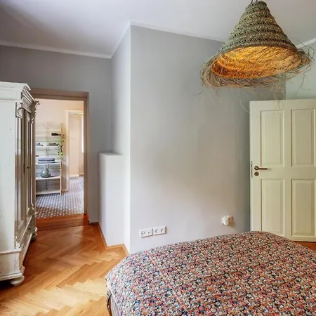 Wunderschone Gartenwohnung - 2 Min Zum Starnberger See Apartment *