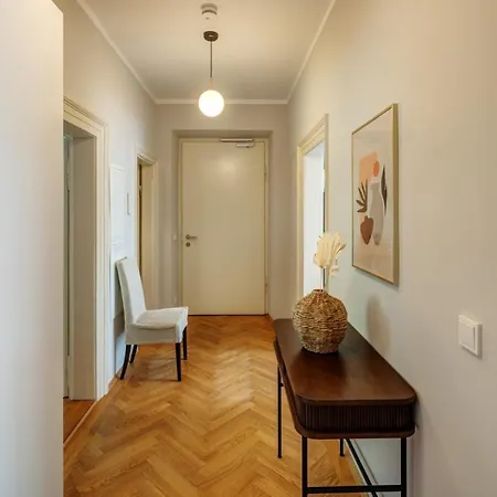 Wunderschone Gartenwohnung - 2 Min Zum Starnberger See *